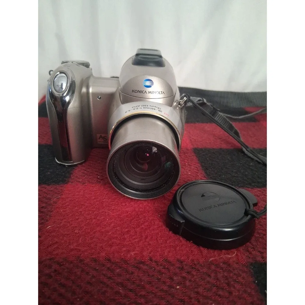 Konica Minolta DiMAGE Z6 6MP Digital Camera 12x Optical Zoom Anti-Shake .